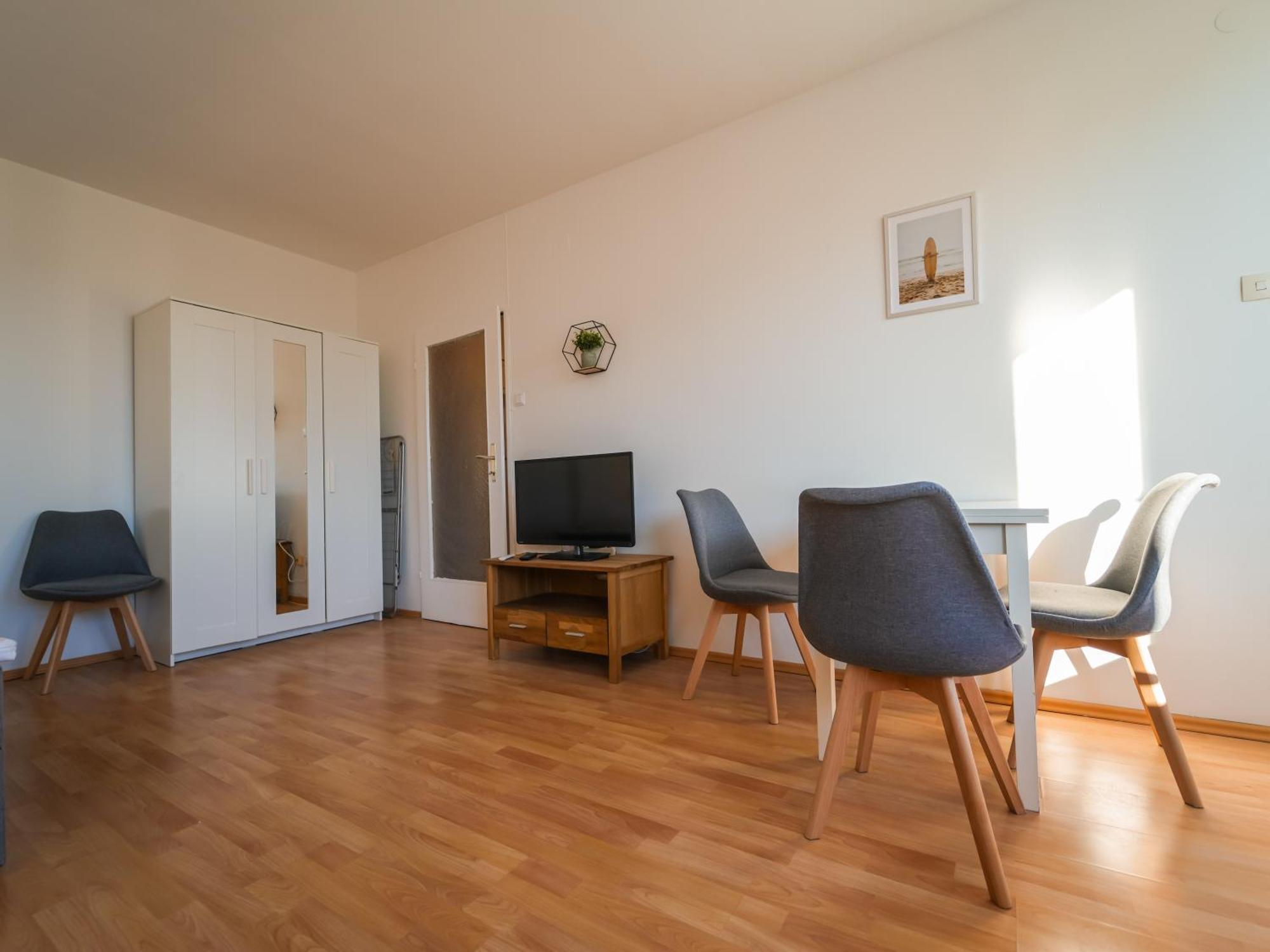 ווינר נוישטאדט Spacious Apartments With View & Free Parking מראה חיצוני תמונה