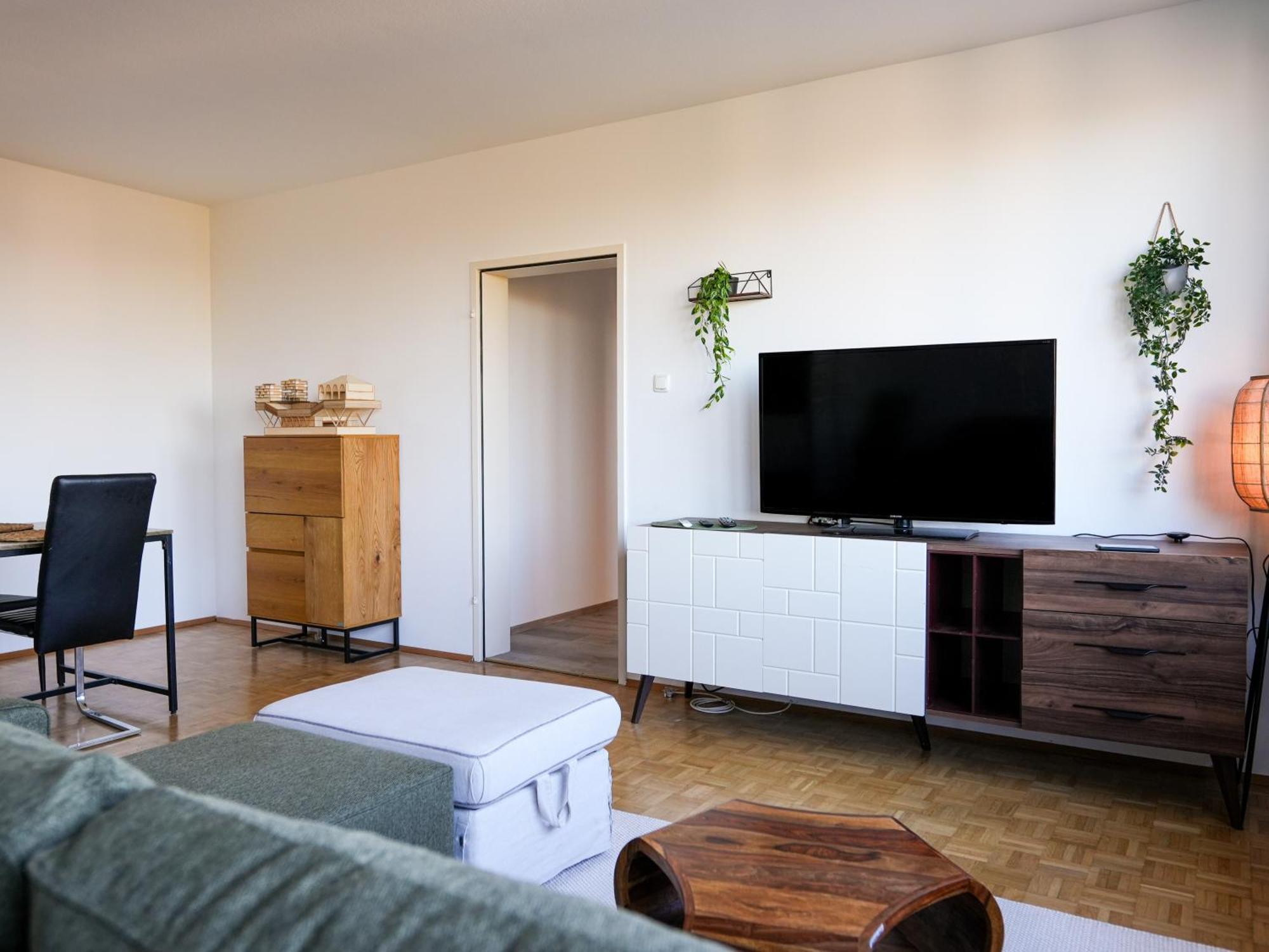 ווינר נוישטאדט Spacious Apartments With View & Free Parking מראה חיצוני תמונה