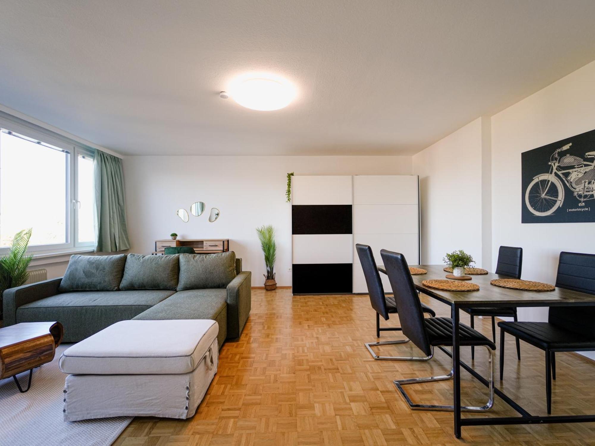 ווינר נוישטאדט Spacious Apartments With View & Free Parking מראה חיצוני תמונה