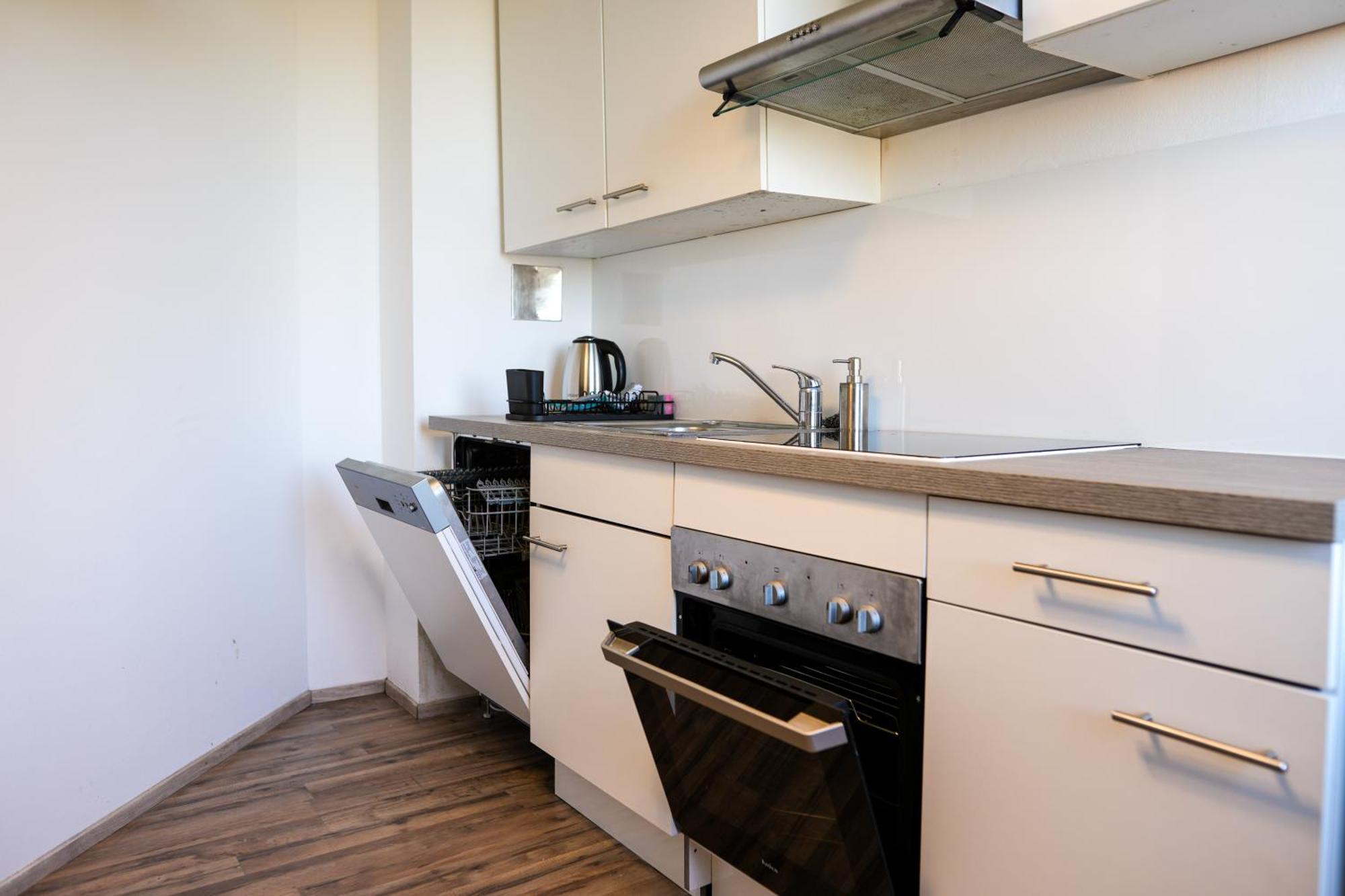 ווינר נוישטאדט Spacious Apartments With View & Free Parking מראה חיצוני תמונה