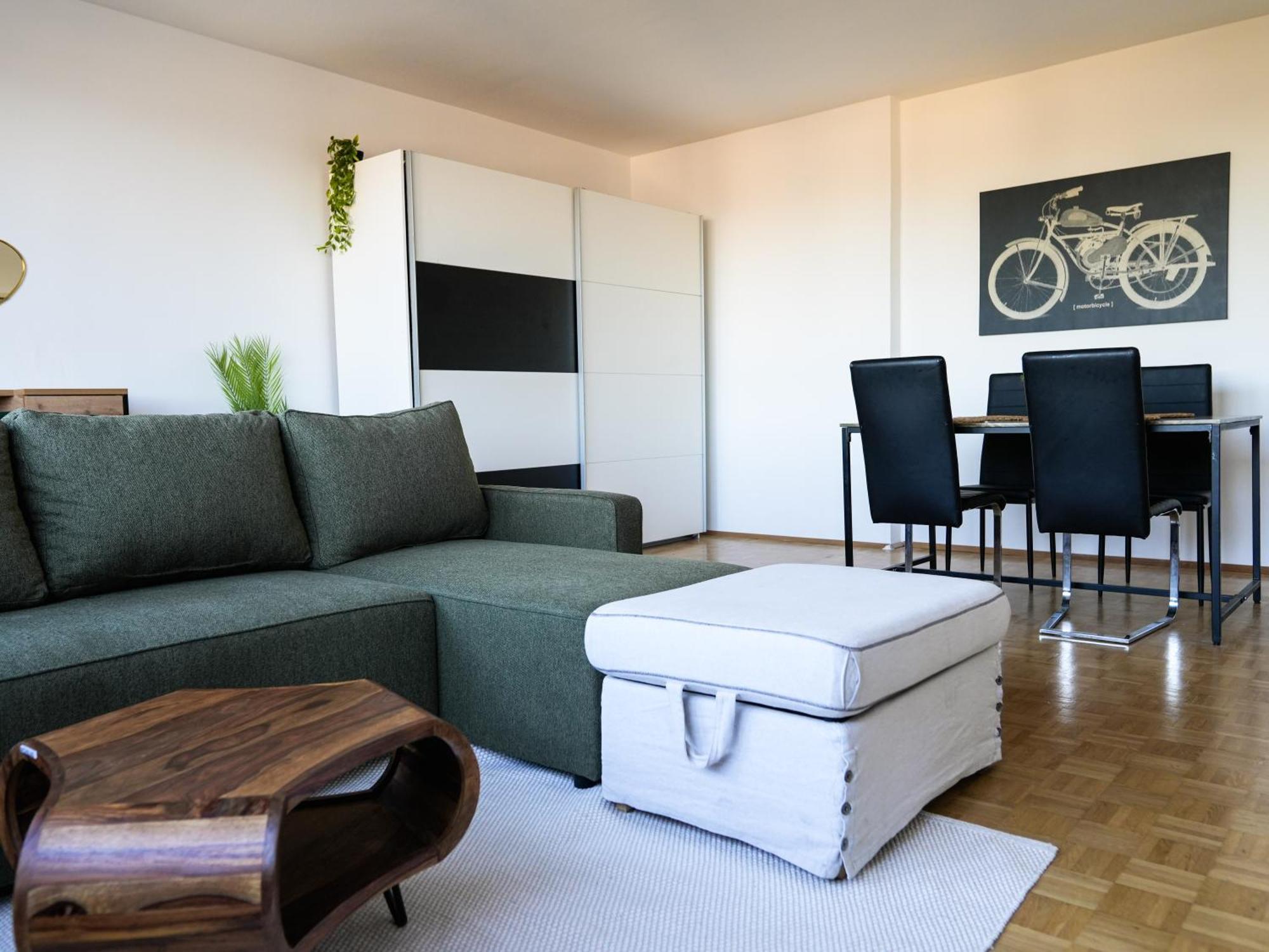 ווינר נוישטאדט Spacious Apartments With View & Free Parking מראה חיצוני תמונה
